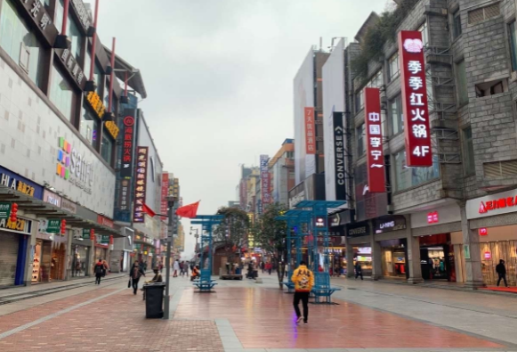 茶饱饱百货超市，繁华中的购物新体验