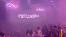 在线直播中的唱歌DJ主播，音乐与互动的完美融合